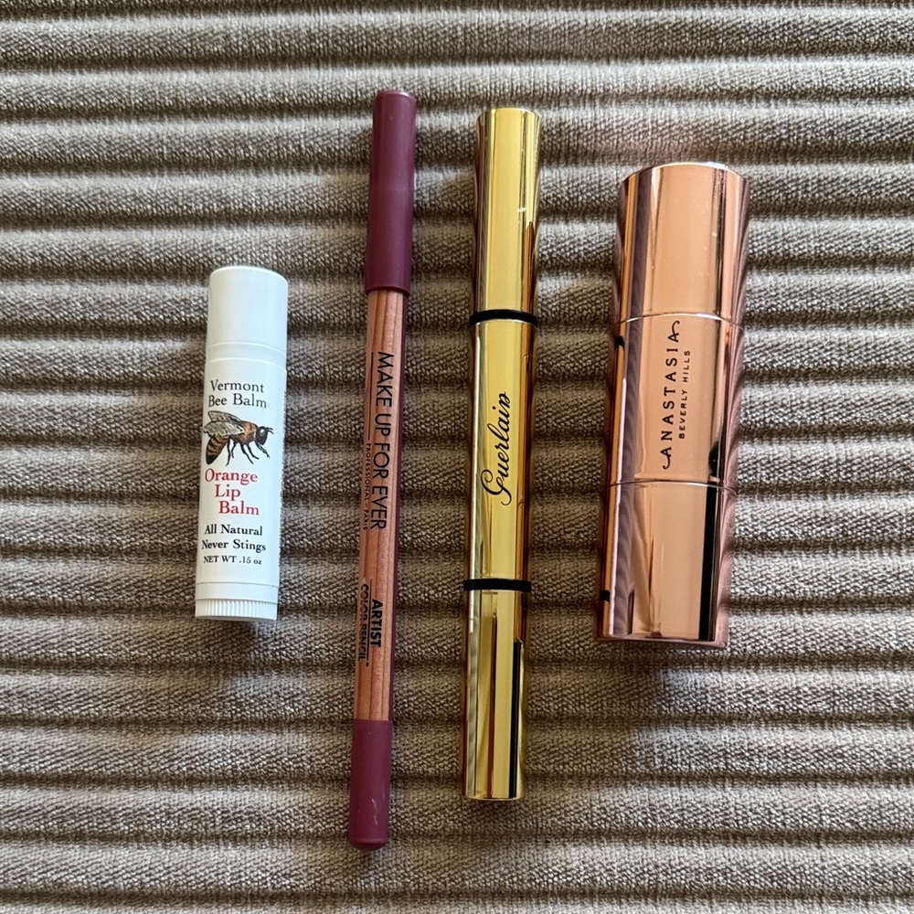 Anastasia highlighter+make up forever lipliner+guerlain eyeshadow stick+lipbalm